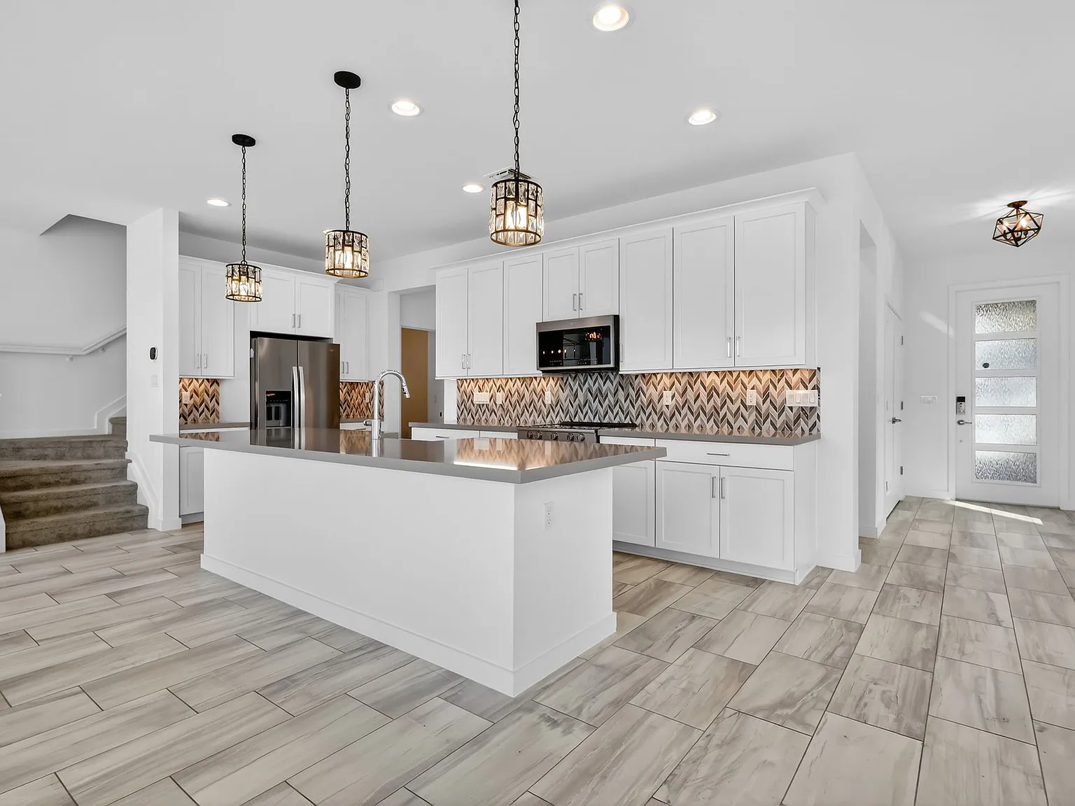 3 bed, 2.5 bath, 2450 sqft, $3,800 — Photo 3