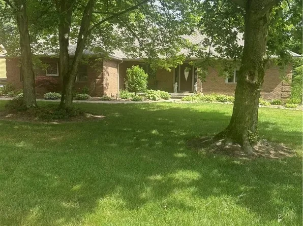7499 Braewood Dr, Independence, OH 44131