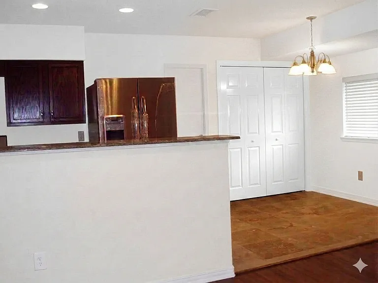4017 Yellowstone St — Photo 4