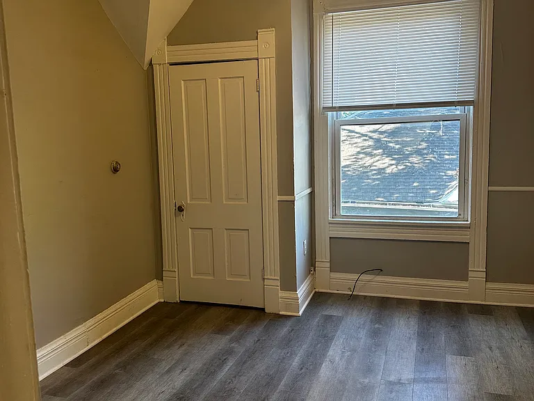 2436 Wallace Ave #B — Photo 8