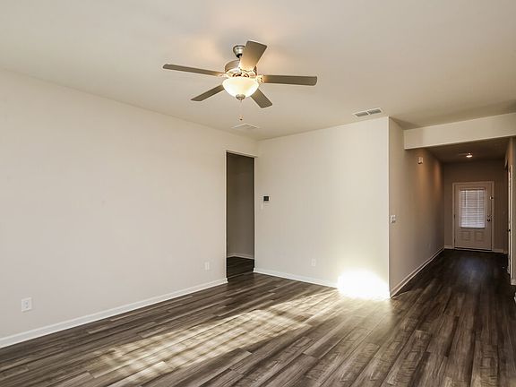 4th image of 5856 Hackberry Ln