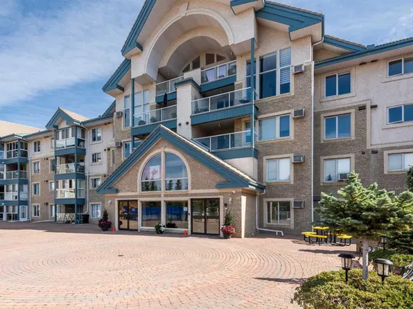 7229 W Sierra Morena Blvd SW #220, Calgary, AB T3H 3L8
