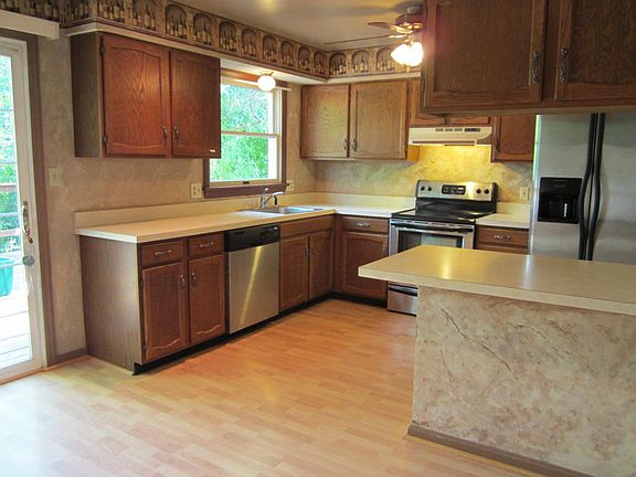 4th image of 50 Rosewood Ln