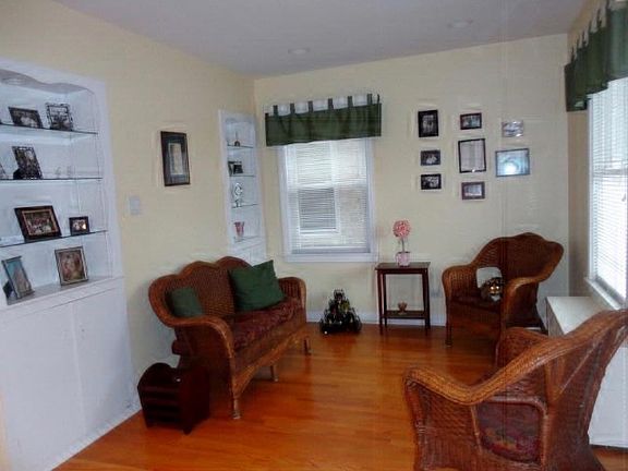 4th image of 3340 N Osage Ave