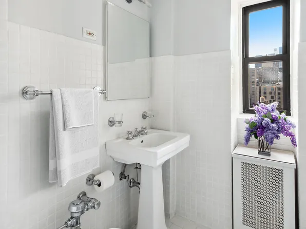 12 West 72nd Street 16E image 3 of 10