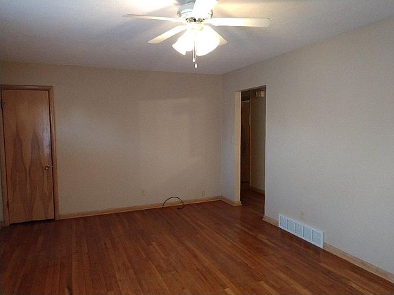 3rd image of 2218 Edward St