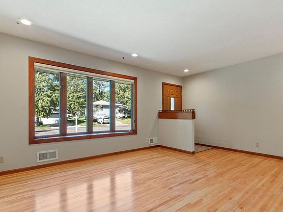 3rd image of 1532 Dixon Dr