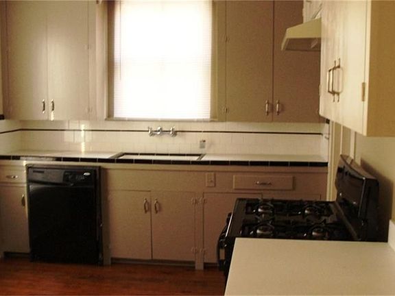2nd image of 1216 Post Office St #2