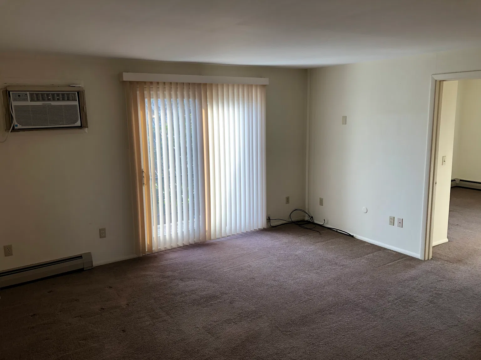 2 bed, 1050 sqft, $1,300 — Photo 4