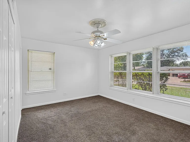 2539 Highwood Dr — Photo 14