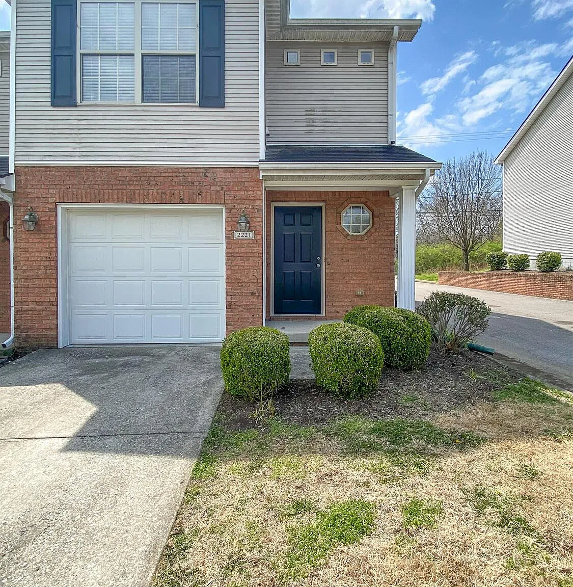3 bed, 2.5 bath, 1441 sqft, $1,900 — Photo 1