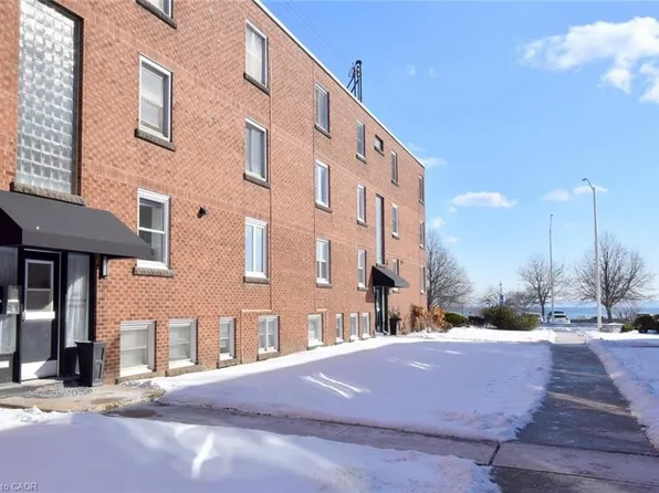 1351 Lakeshore Rd #16, Burlington, ON L7S 1B1