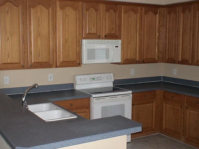 7215 Colonial Lake Dr — Photo 8