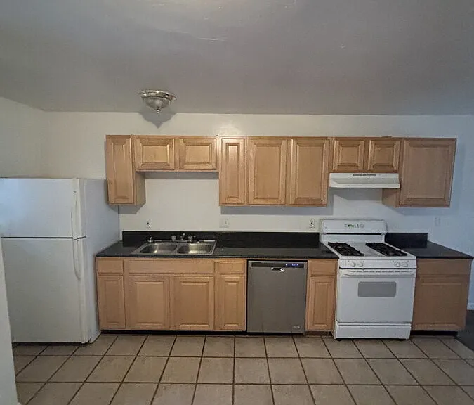 1112 Evelyn Ln #B — Photo 2
