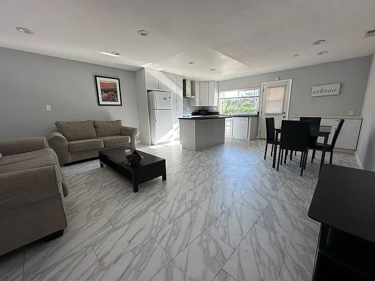 2625 Baltic Ave — Photo 17