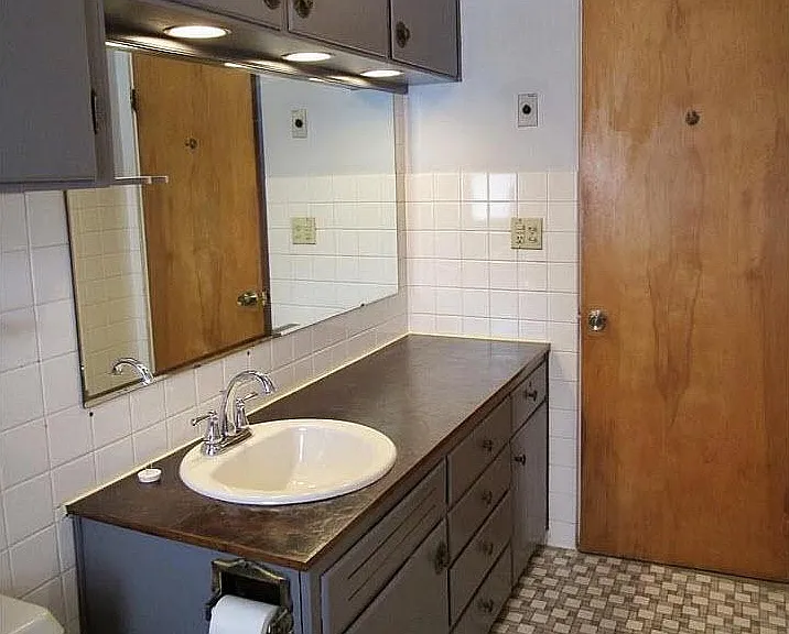 2227 N Ardell Pl — Photo 8
