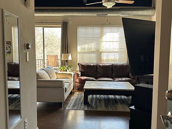 Entrance (Kitchen to the left, coat closet and bathroom to the right)