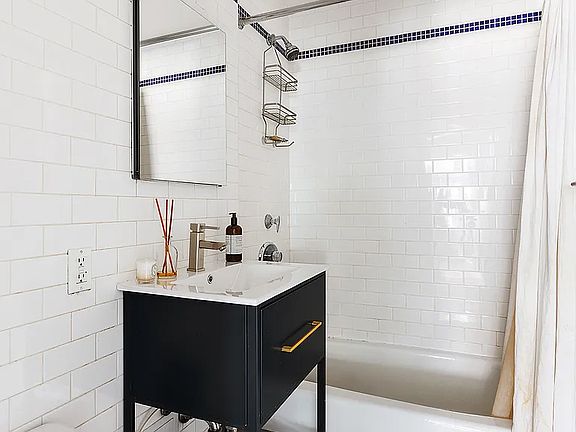 5th image of 115 E 9th St APT 2D