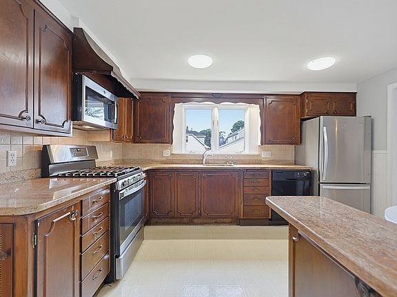 2nd image of 11 Lowe Street Pl