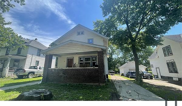 1st image of 209 Miriam Ave