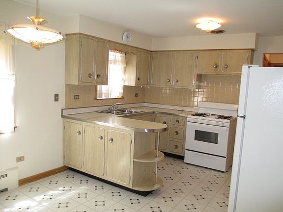 2nd image of 5601 W Berenice Ave APT 1W