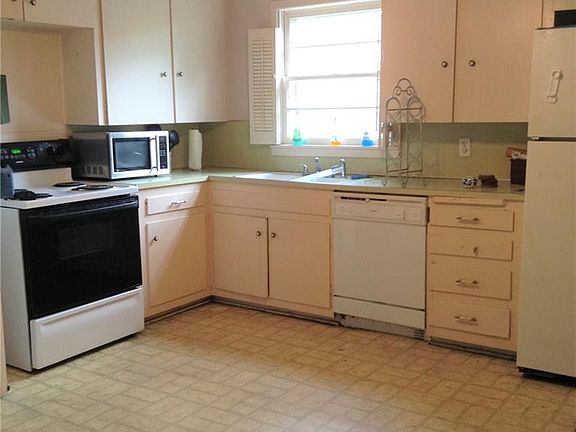 4th image of 2101 Barrow St