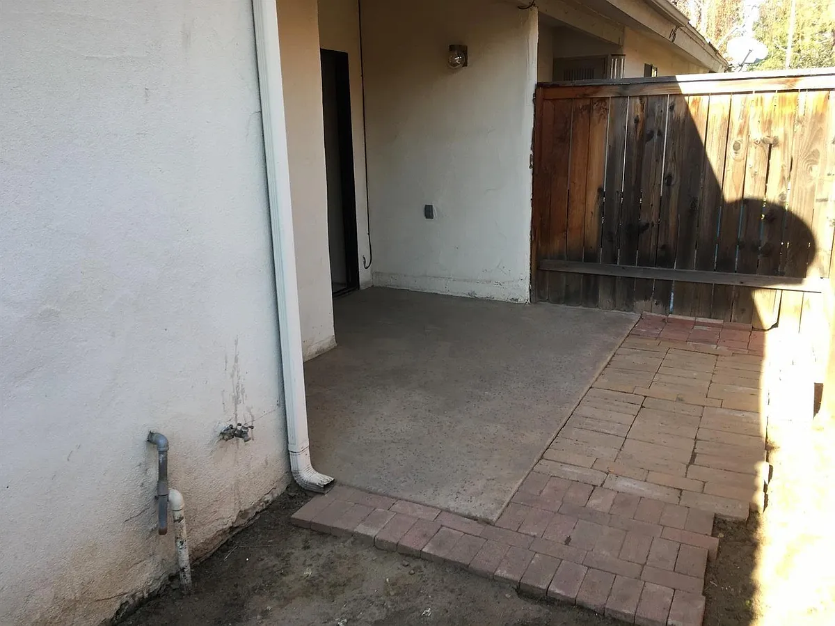Building Photo - 1555 W Boston Ave #101