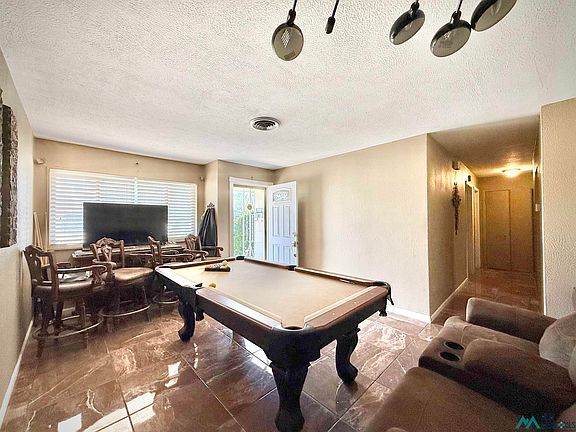 3rd image of 1301 N Llano Dr