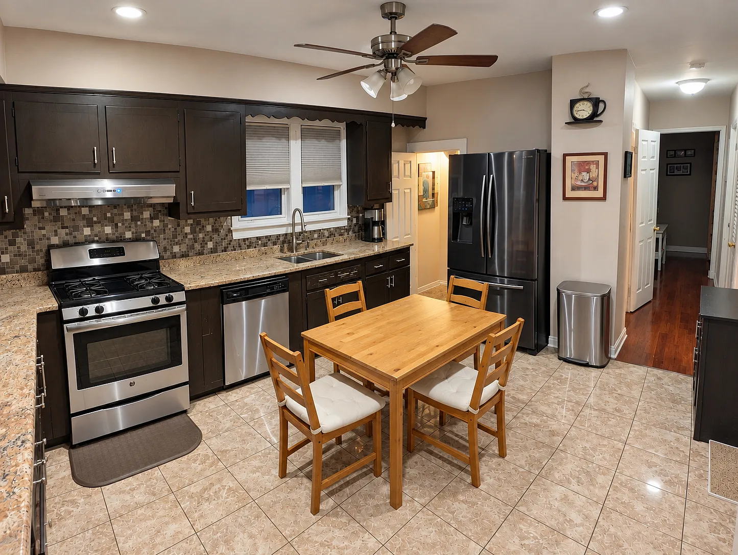 4 bed, 1443 sqft, $3,900 — Photo 3
