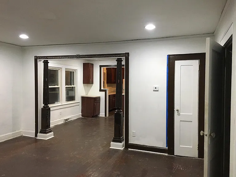 2104 Saint Paul St — Photo 8