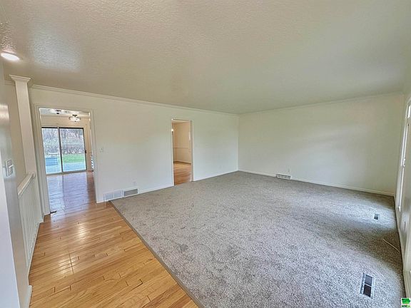 4th image of 2307 Indian Hills Dr