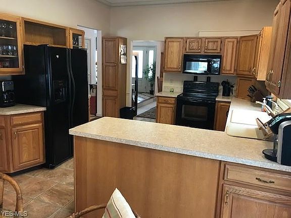 3rd image of 7576 Pleasant Run Dr