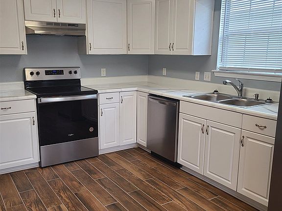 5th image of 428 Hilburn Ln