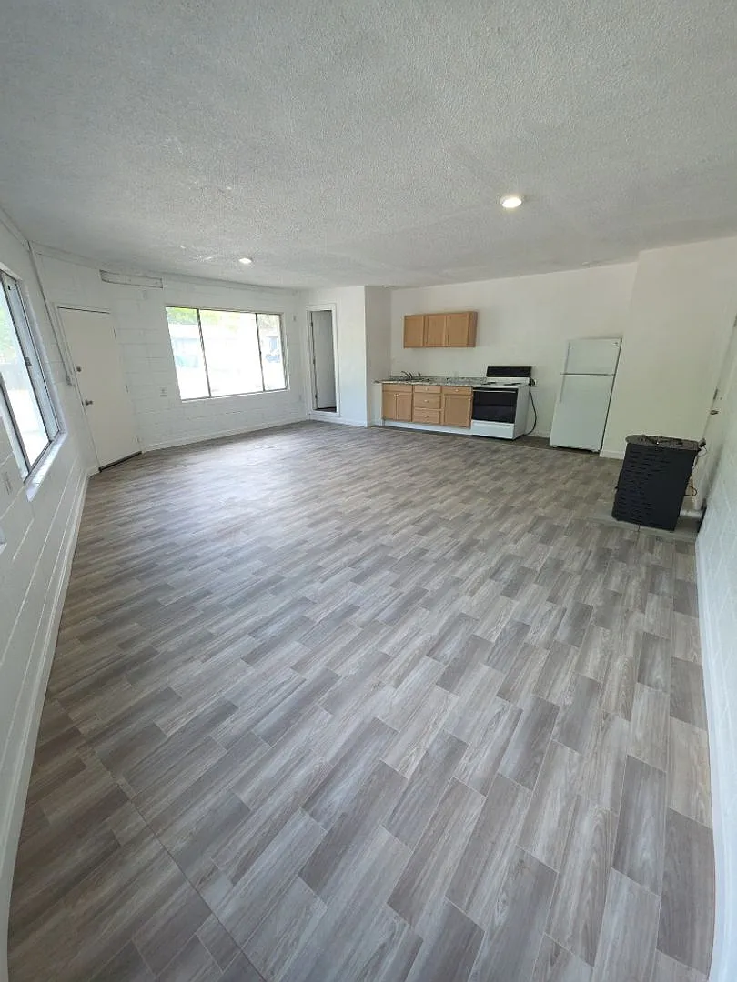 Lakeshore Triplex — Photo 3