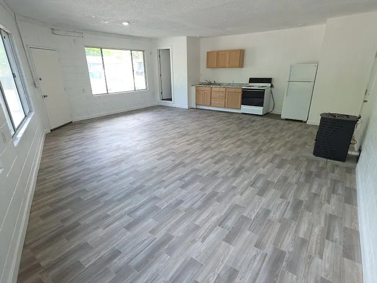 13451 Lakeshore Dr — Photo 3