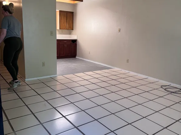 310 Hughes Ln, Bakersfield, CA