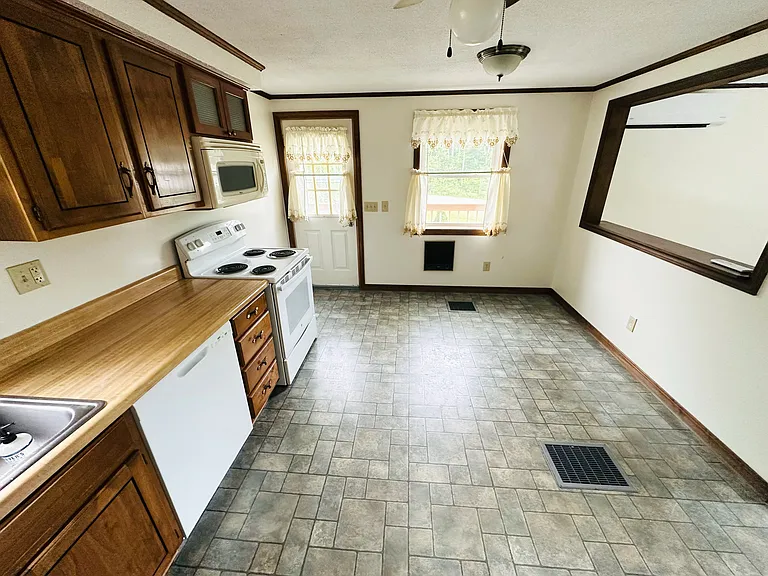 16 J R Dr — Photo 4