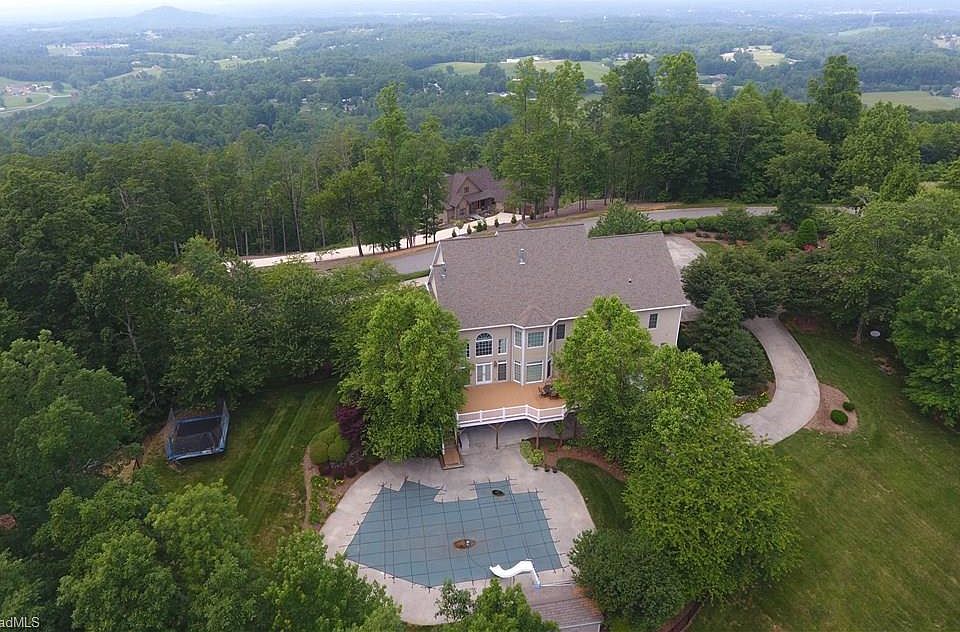 2nd image of 1092 Town N Country Dr