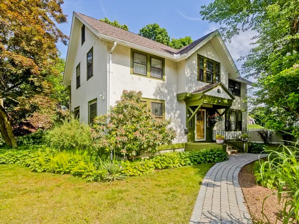 2 Irving St, Holyoke, MA 01040