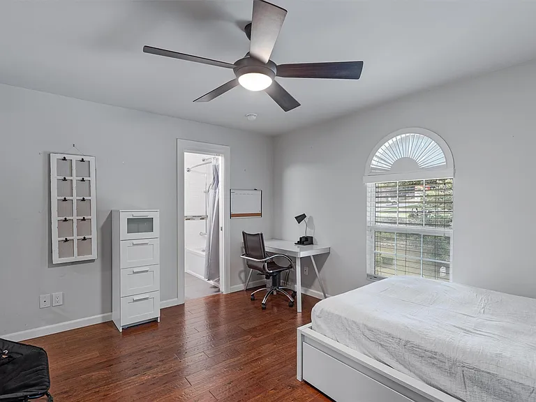 3110 Red River St #C-304 — Photo 12