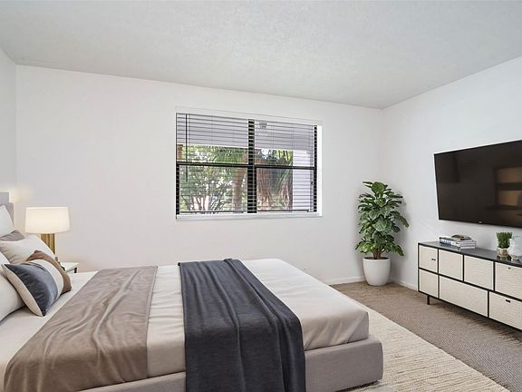 3rd image of 16091 Blatt Boulevard #203