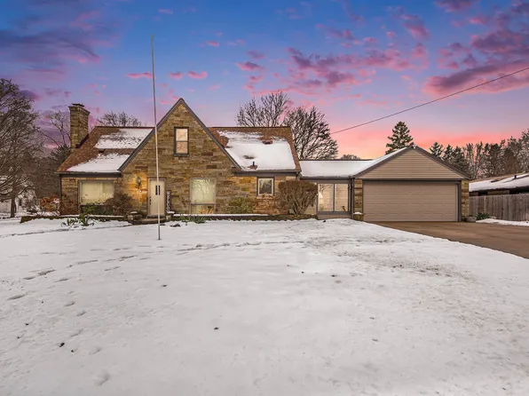 1331 Derby Dr NW, Grand Rapids, MI 49504