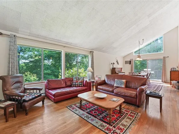 33 Pine Road, Briarcliff Manor, NY 10510