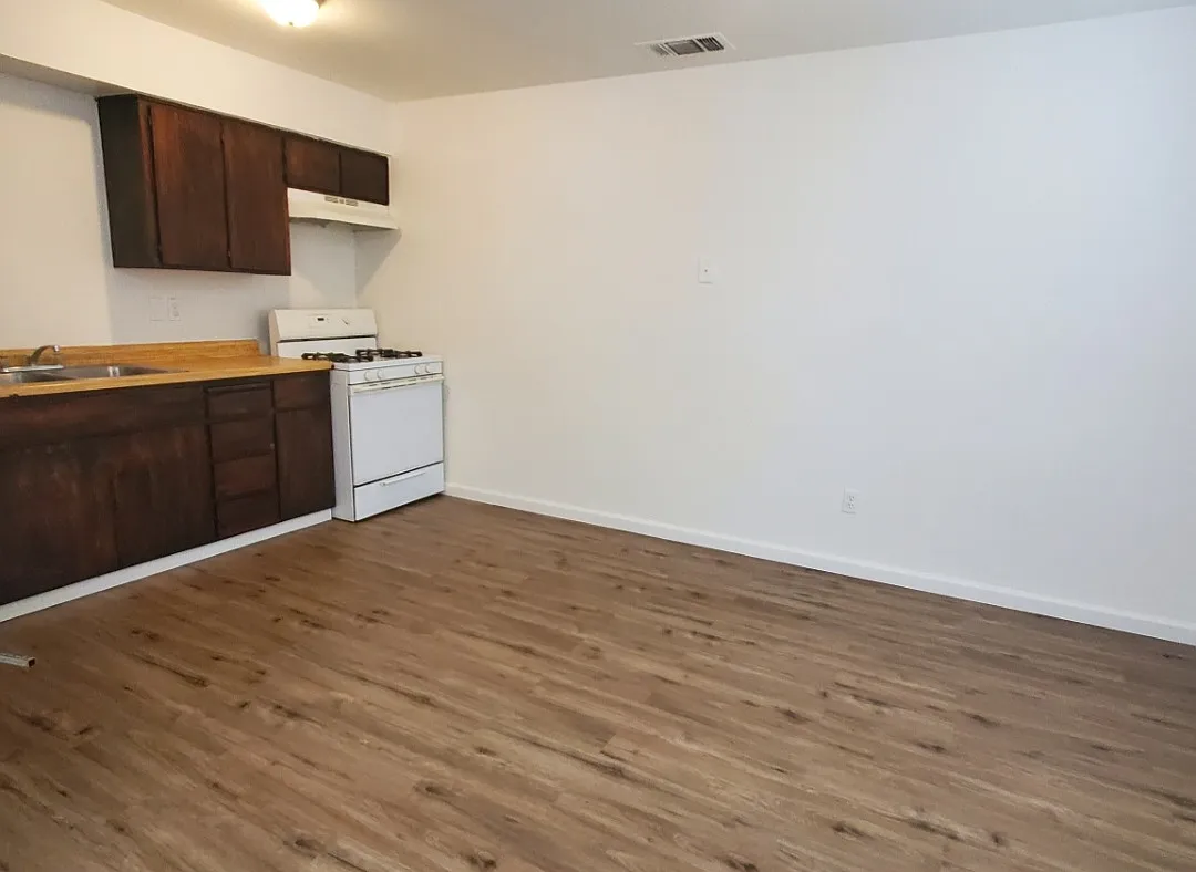 2 bed, $1,100 — Photo 4