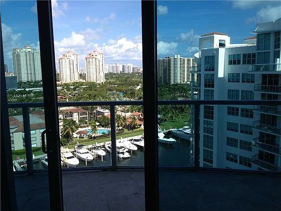 5th image of 3029 NE 188th St APT 1024