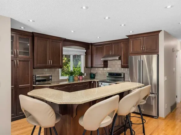 2708 S 48th St NE, Calgary, AB T1Y 1H2
