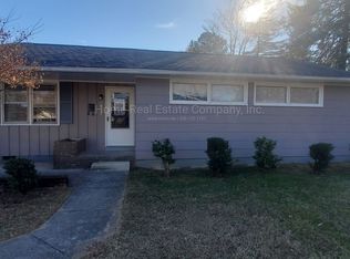 2812 Hermitage Dr, Winston Salem, NC 27103