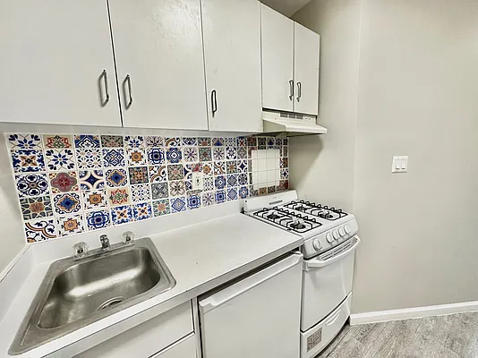 Rented by Compass | media 13