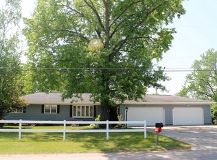 720 Breezy Point Rd, La Crosse, WI 54603