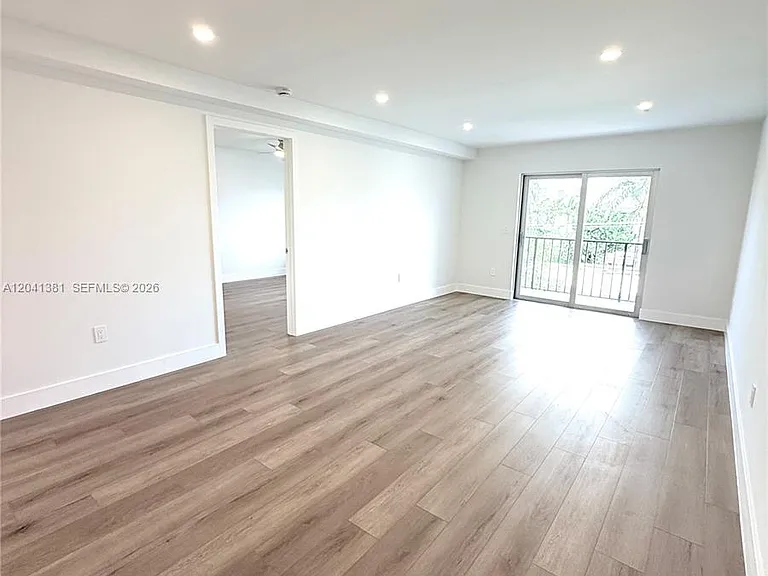 1900 Meridian Ave #403 — Photo 5